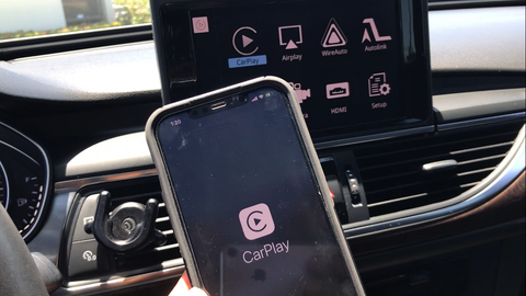 Apple CarPlay loading in UNAVI for Audi