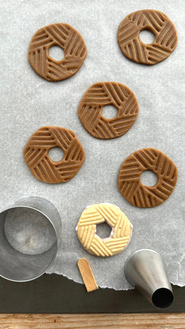 Gingerbread party ring dough