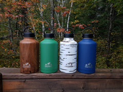 Les cantines Woodland, Forest, Birch et Navy Portage étaient alignées sur une balustrade en bois.