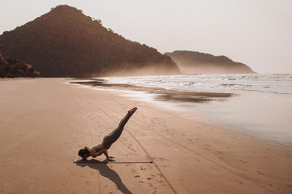 https://cdn.shopify.com/s/files/1/0089/6221/1900/files/The-Best-Ways-to-Practice-Yoga-on-the-Beach.jpg?v=1684366823