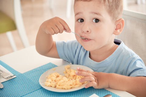 Zinc for kids: boy eating scrambled eggs