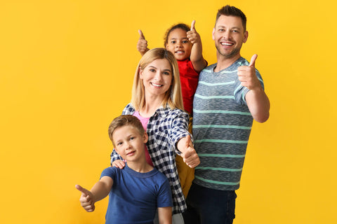 Prebiotics for kids: family giving their thumbs up