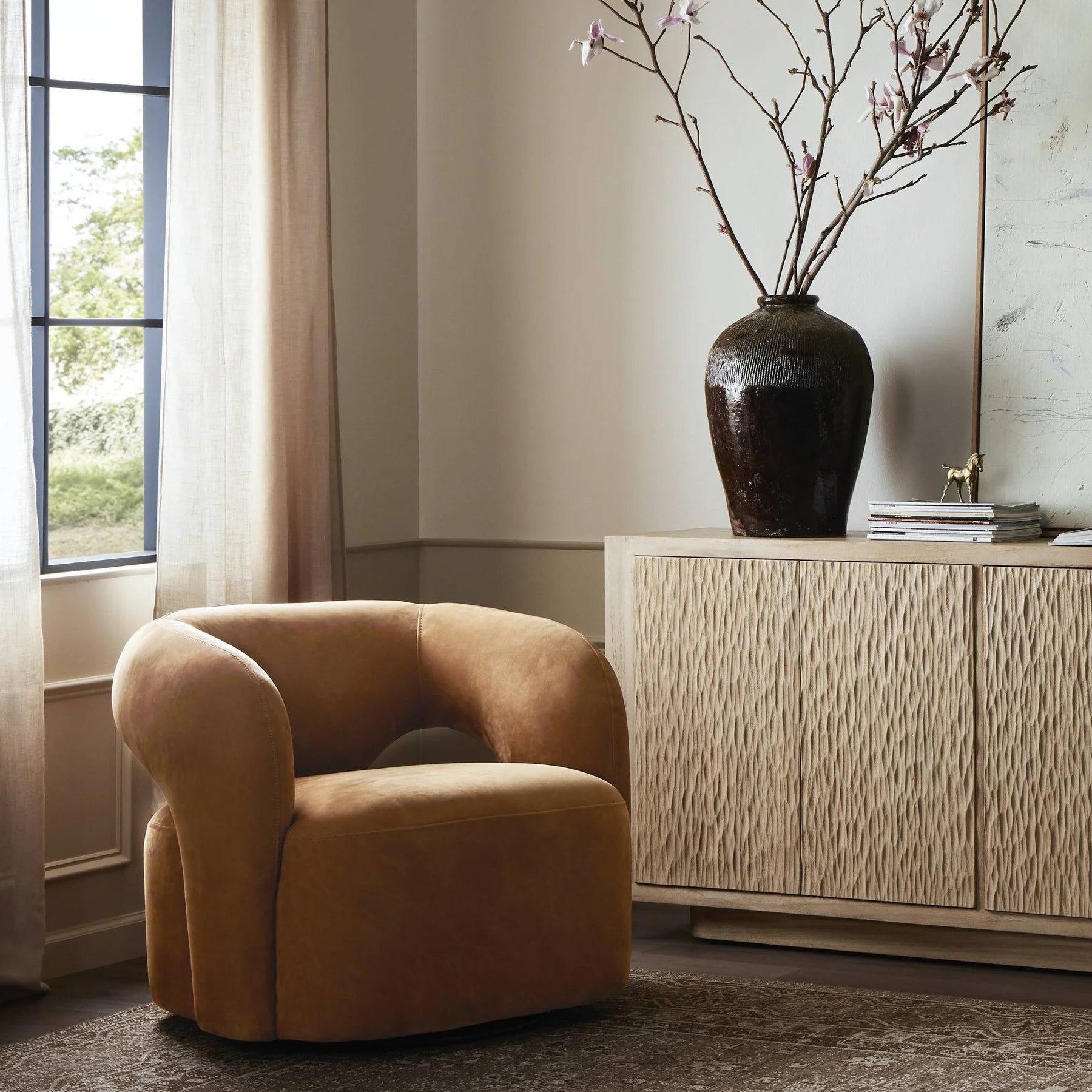 curved chair.webp__PID:38eac3ff-4679-4e83-9159-64693423e8c5