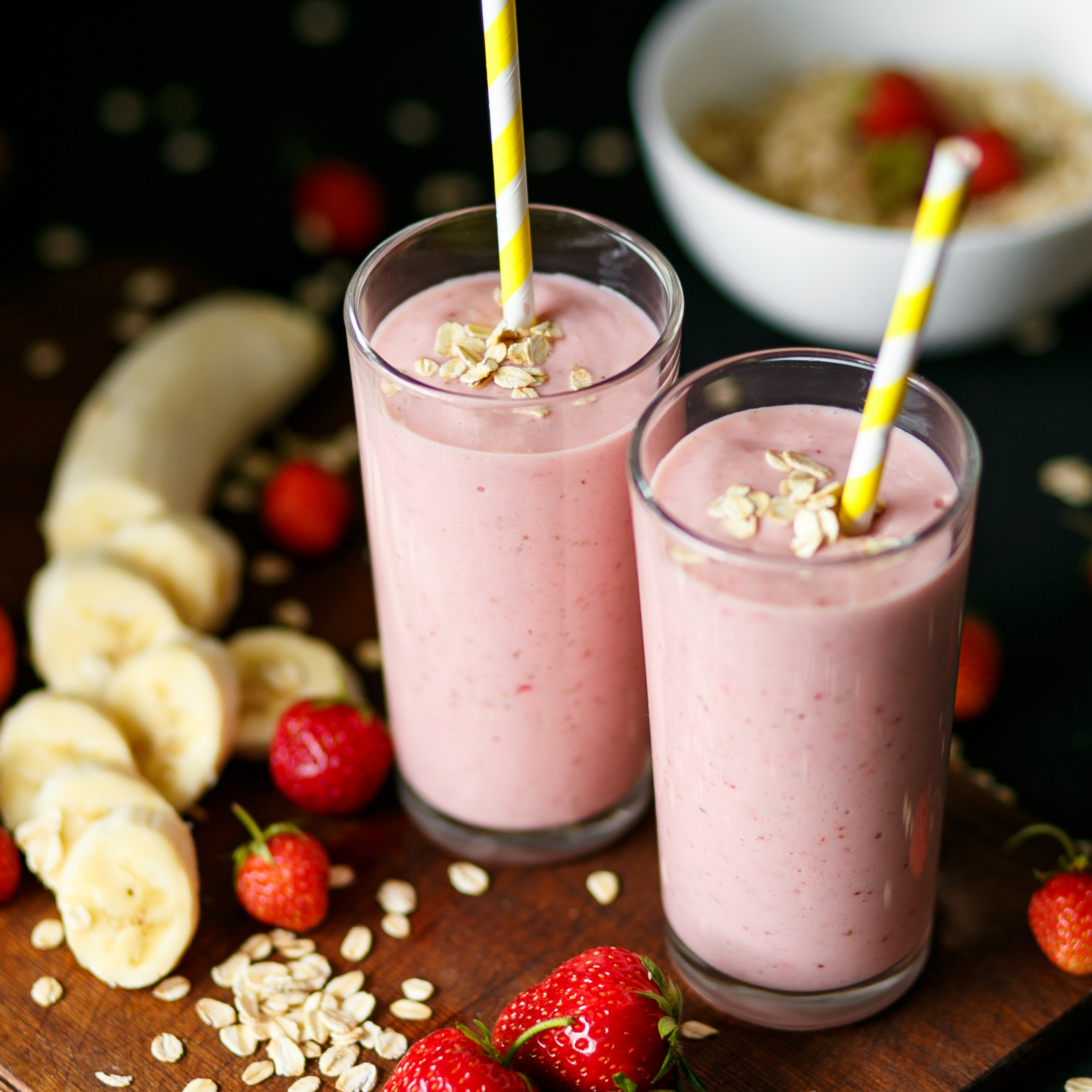 https://cdn.shopify.com/s/files/1/0090/1126/5595/products/strawberrybananasmoothie.png?v=1625682039