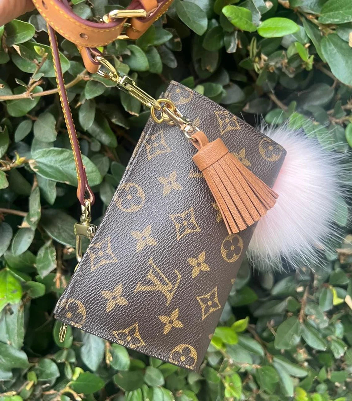 LOUIS VUITTON CERTIFIED Pouch Restored interior + complimentary access –  Sexy Little Vintage