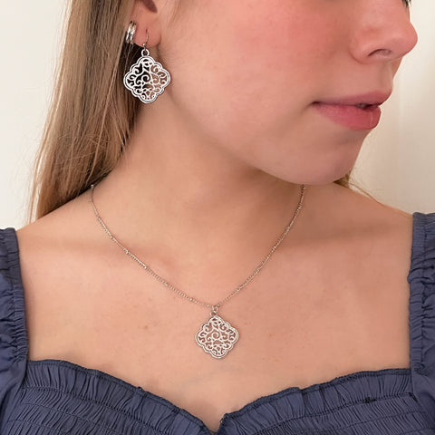 Boho earrings and necklaces. Clover filigree patterns in silver plating. Pendand bohemian clover necklace