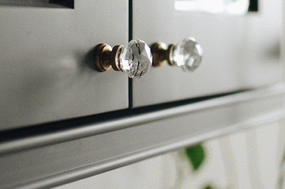 glass cabinet knobs and pulls