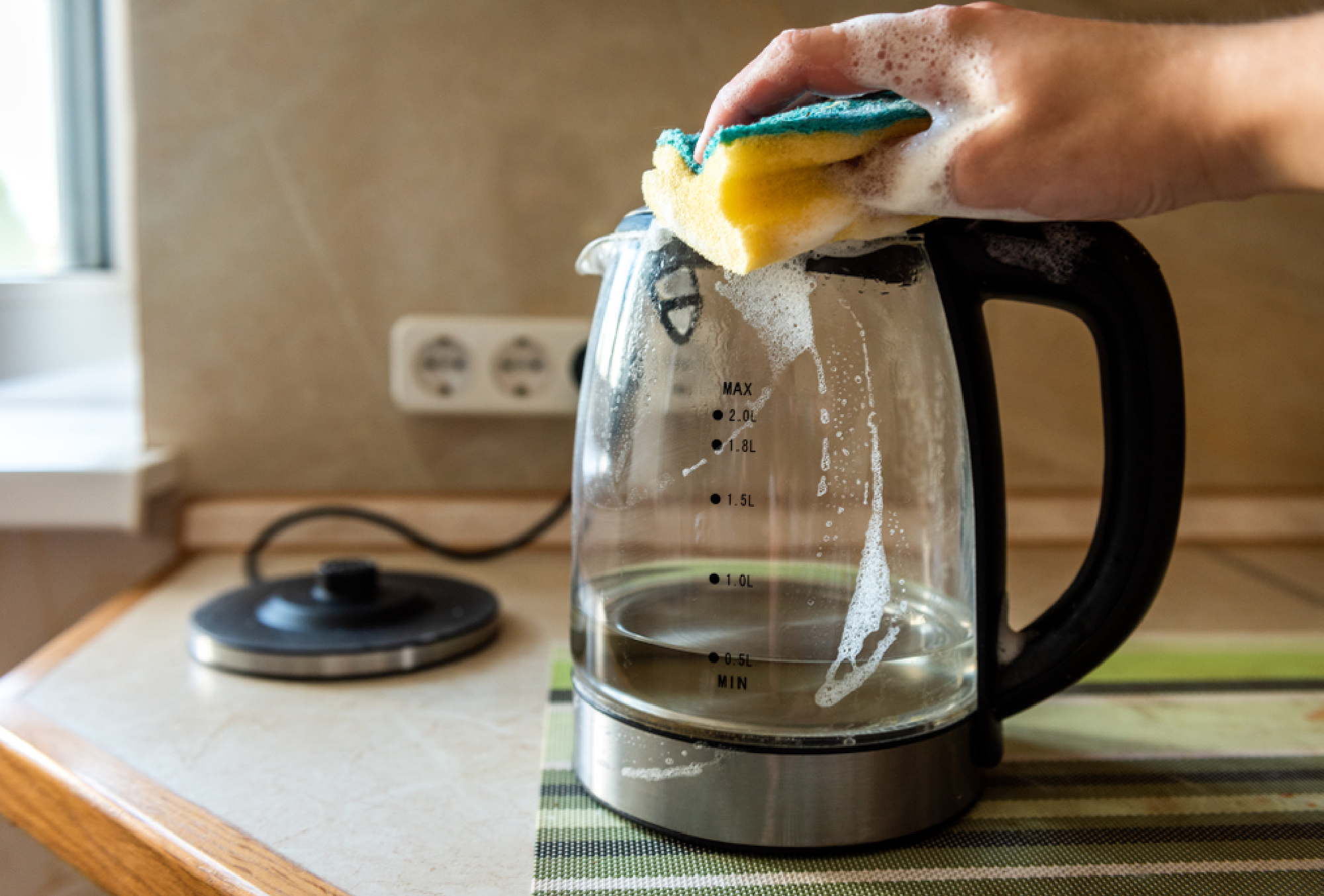 descaling an electric kettle