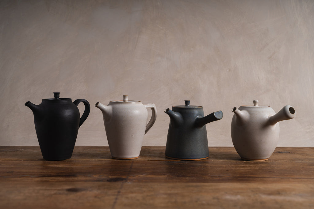 Handmade teapots by Okaueyakumo 丘上八雲