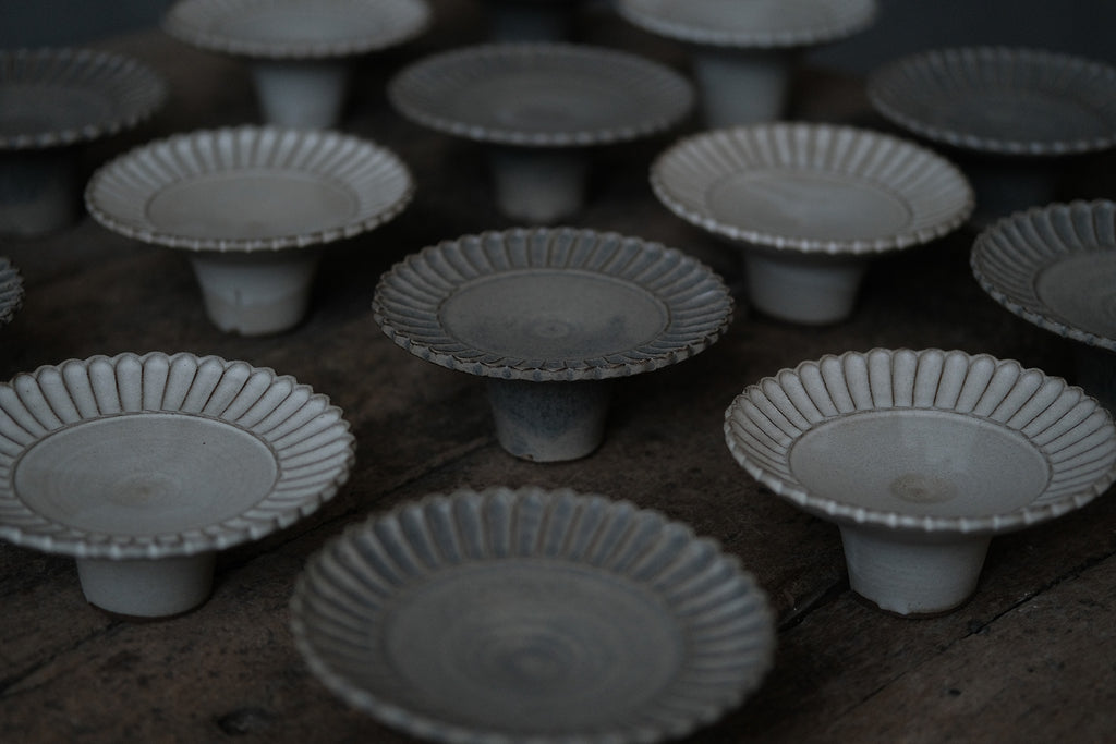 Zhitaofang's Footed Flower Plates