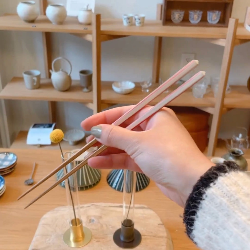 Bamboo chopsticks at Mogutable