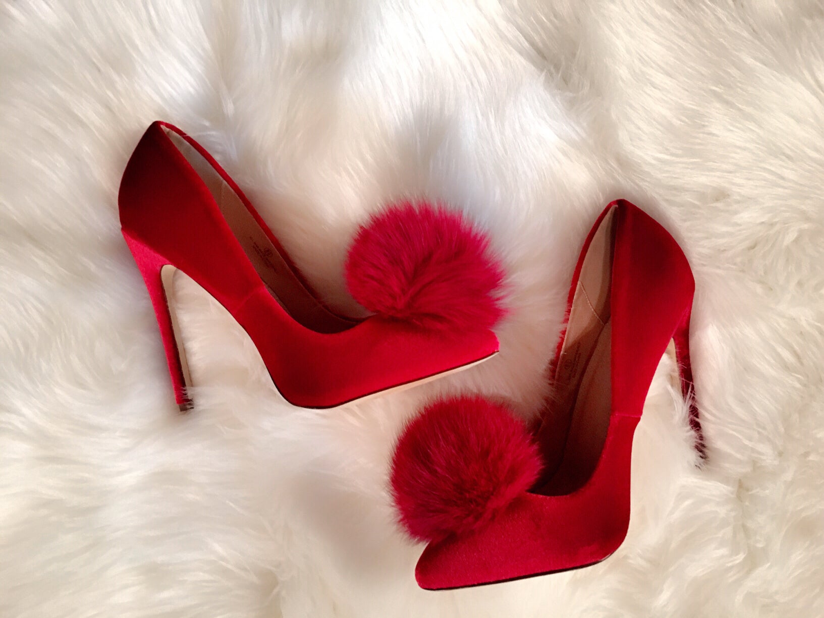 pumps with fur pom pom