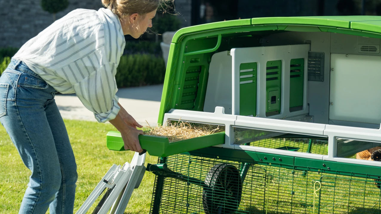 Easy slide nest box tray makes cleaning a breeze