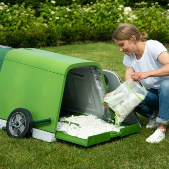 The Eglu Go removeable bedding tray slides out for easy cleaning and access to top up treats