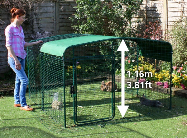 The Lo-rise Outdoor Run gives your pets lots of secure floor space