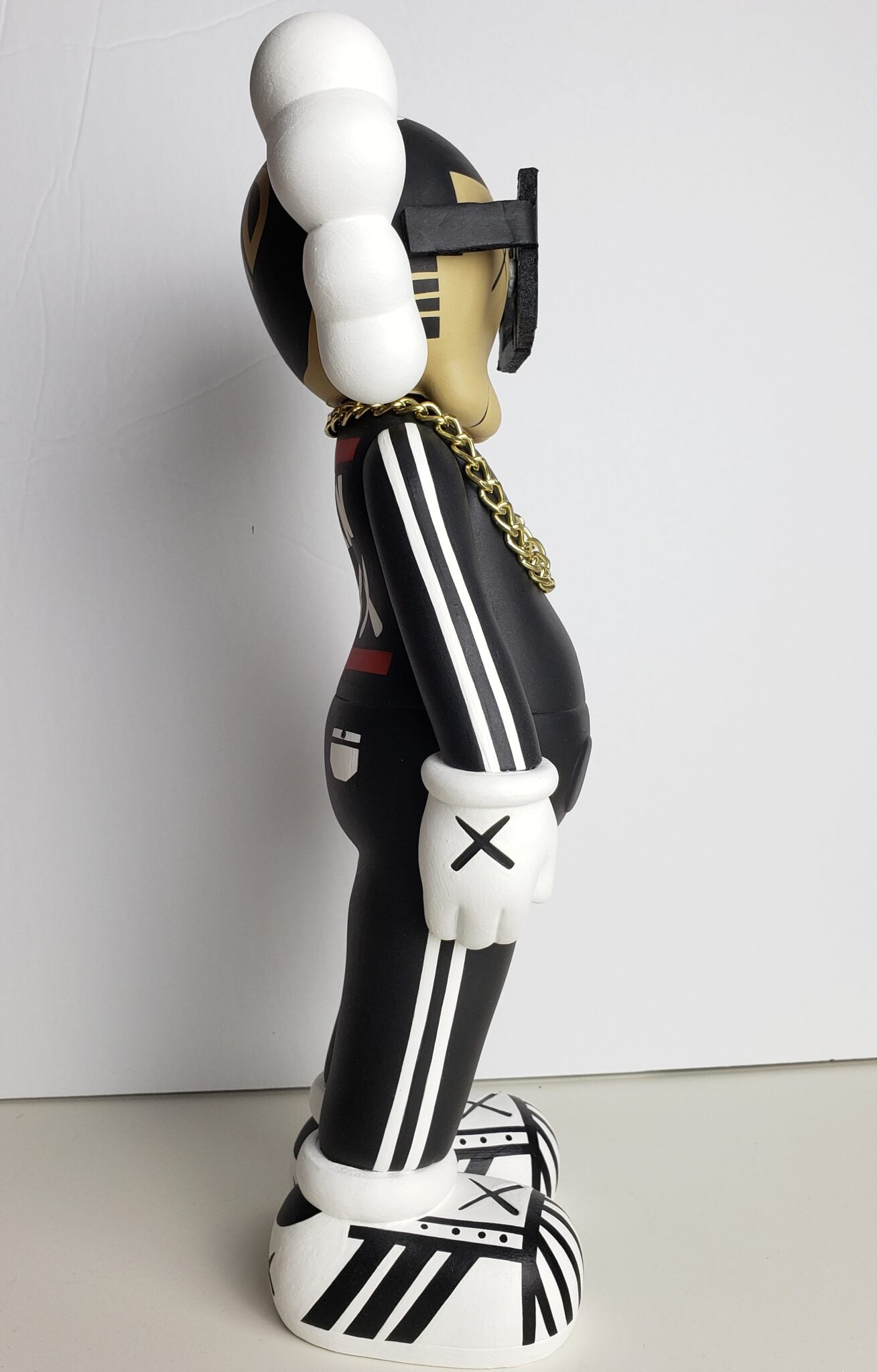 KAWS ACCOMPLICE BLACK Ver. うさぎ - forstec.com