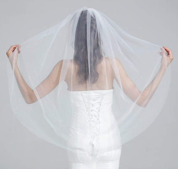 One-tier Faux Pearl Cut Edge Chapel Bridal Veils (006221243)