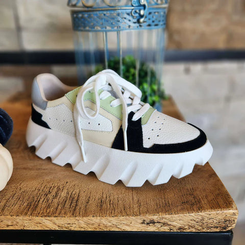 Platform sneaker in cream and black