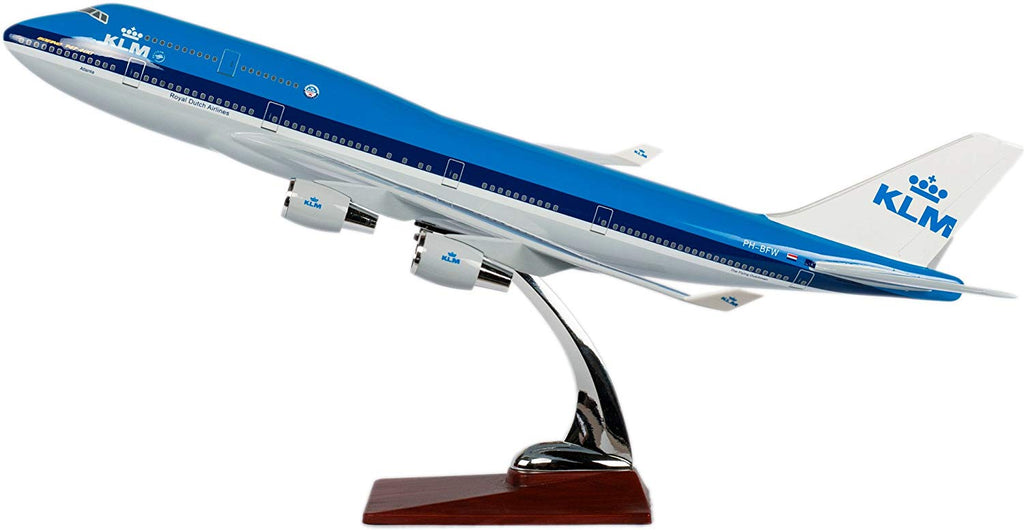 flying model airplanes