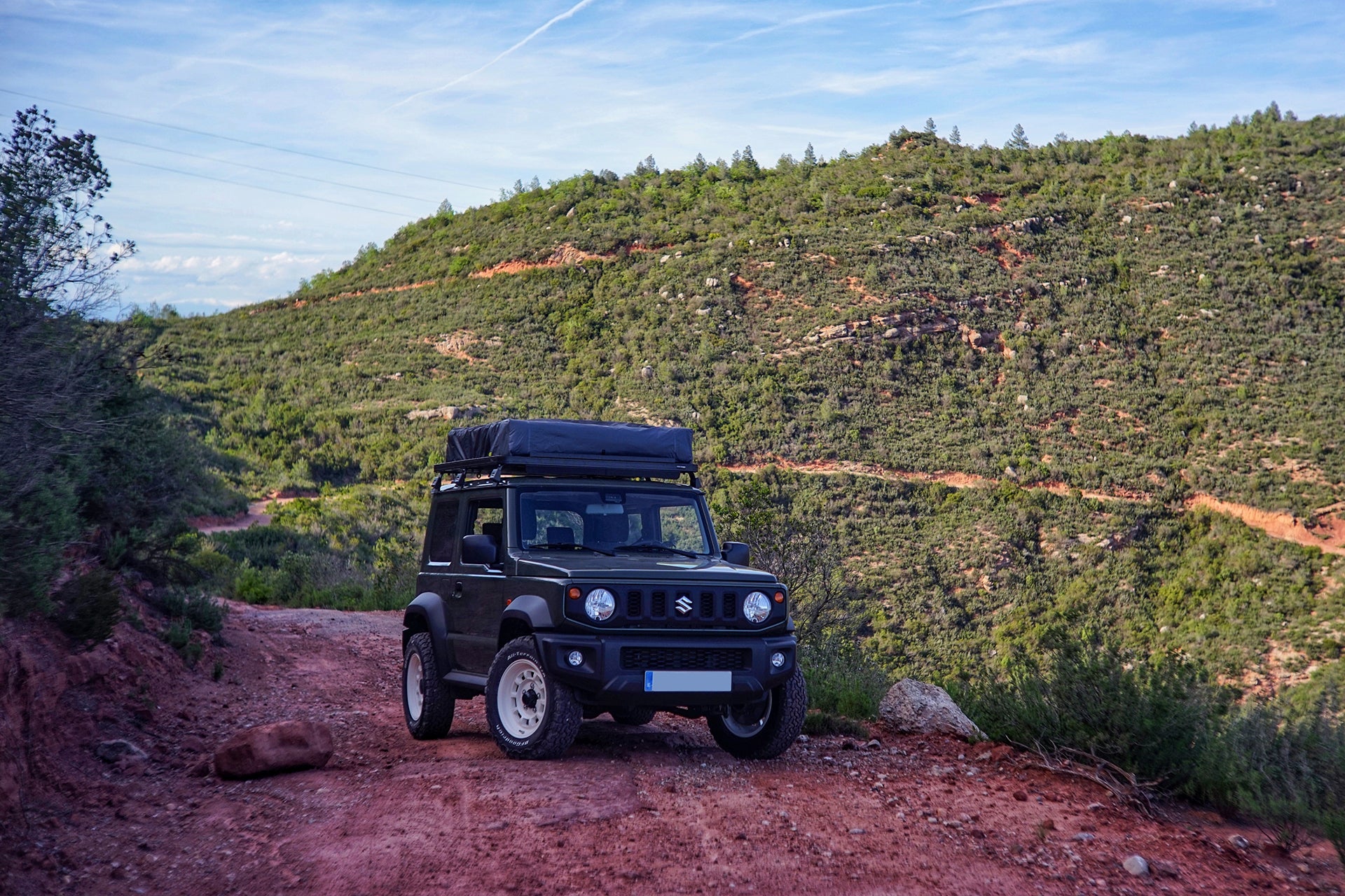 Suzuki Jimny (2018+) with 16" HIGH PEAK J-01 wheels with standard suspension set-up and a Front Runner Roof Rack street track life JimnyStyle