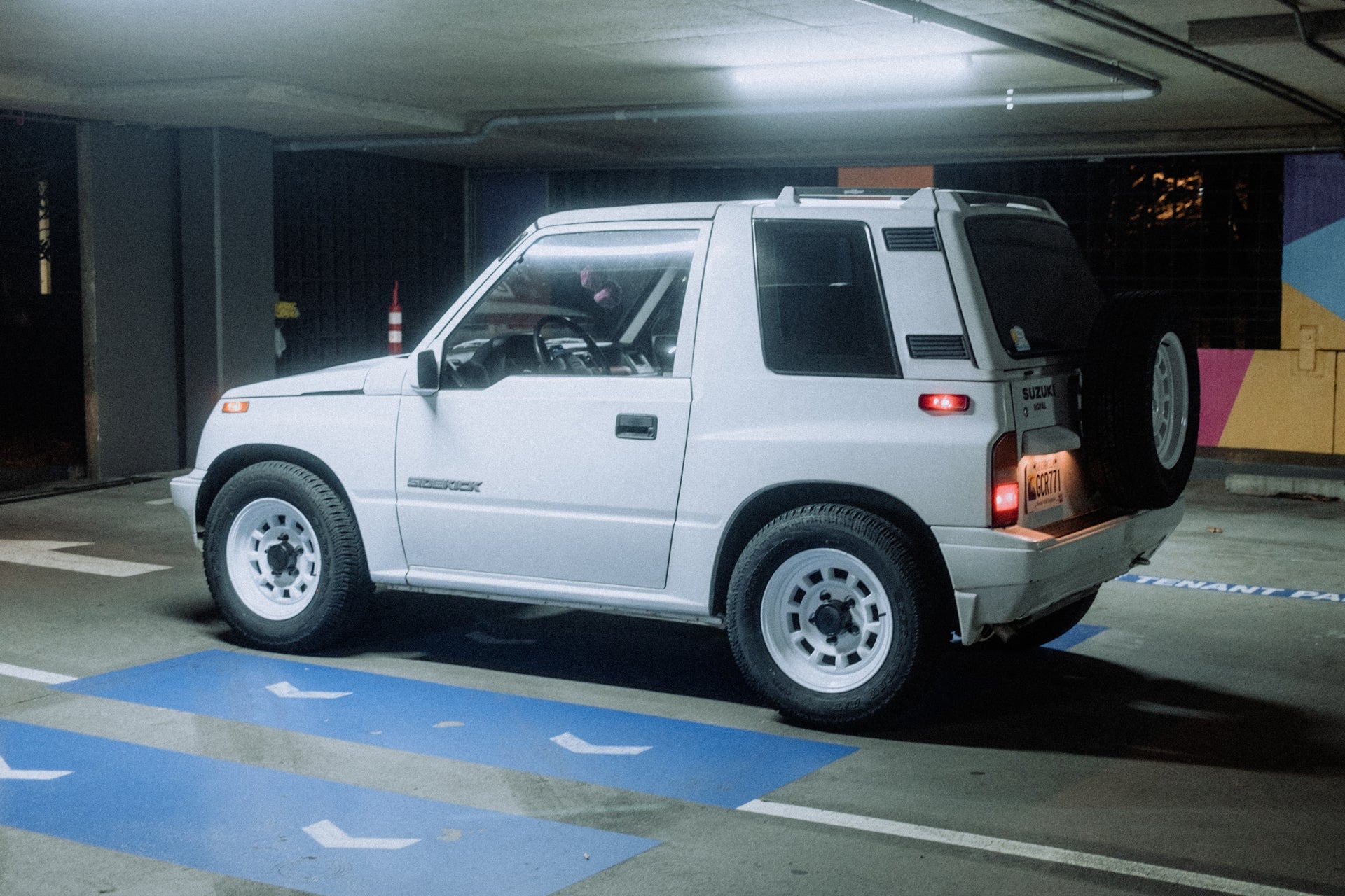 Suzuki Vitara/Sidekick (1988+) with HIGH PEAK J-01 wheels.