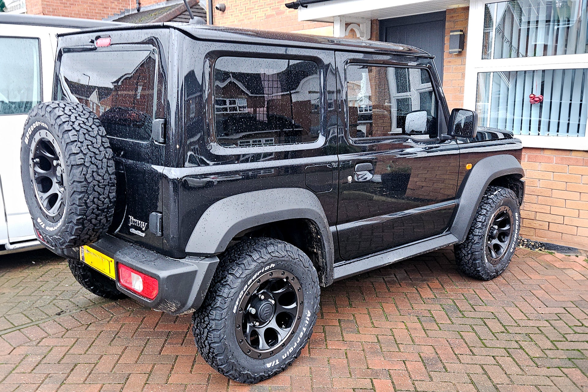 Suzuki Jimny (2018+) with XTREME-J XJ03 wheels with BF Goodrich KO2 tyres and standard suspension.