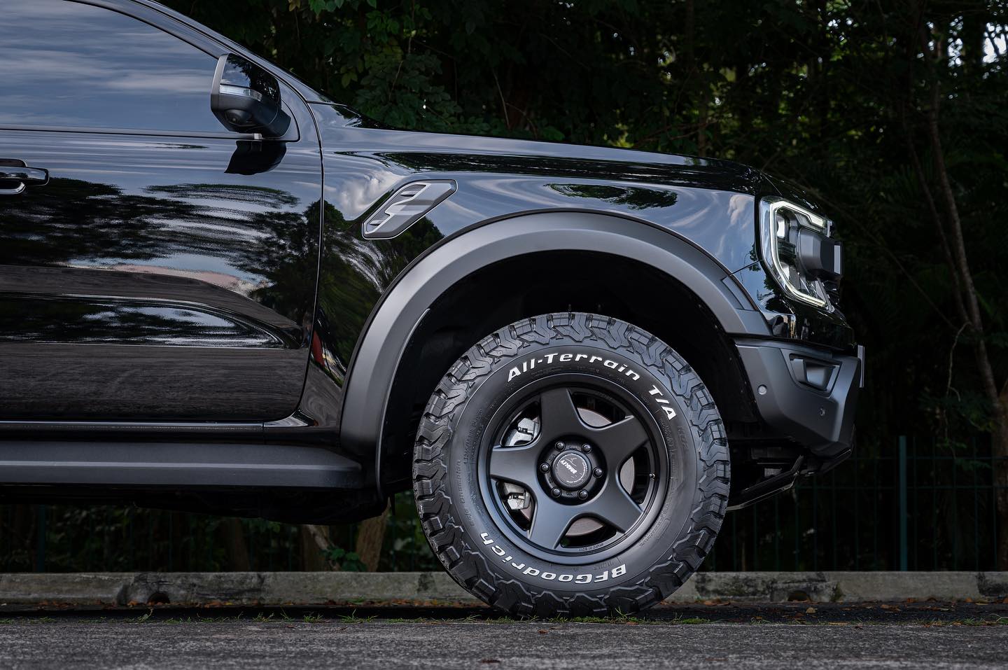 FORD RANGER (2023+) with BRADLEY V TA-Limited Wheels