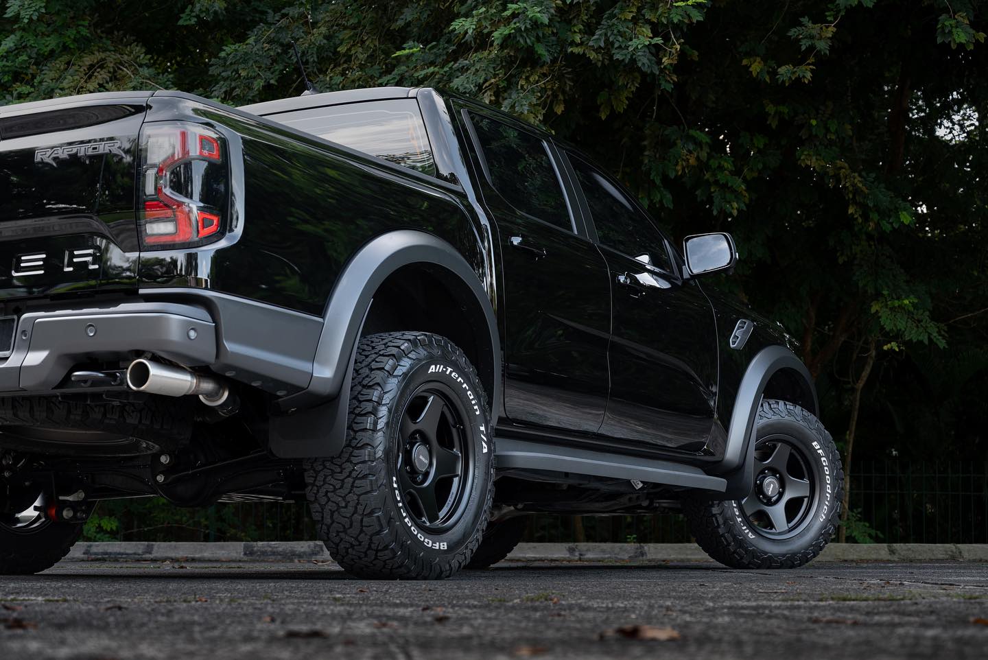 FORD RANGER (2023+) with BRADLEY V TA-Limited Wheels