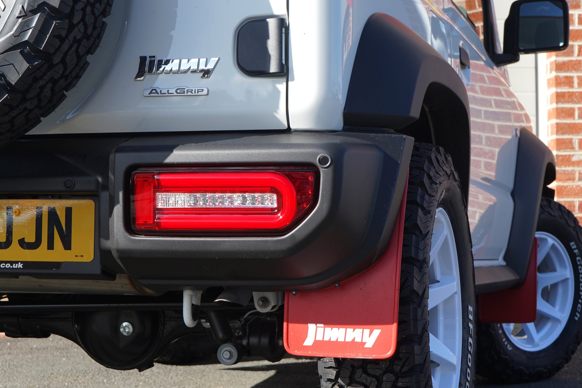 Suzuki Jimny (2018+) with CST HYPER+J wheels