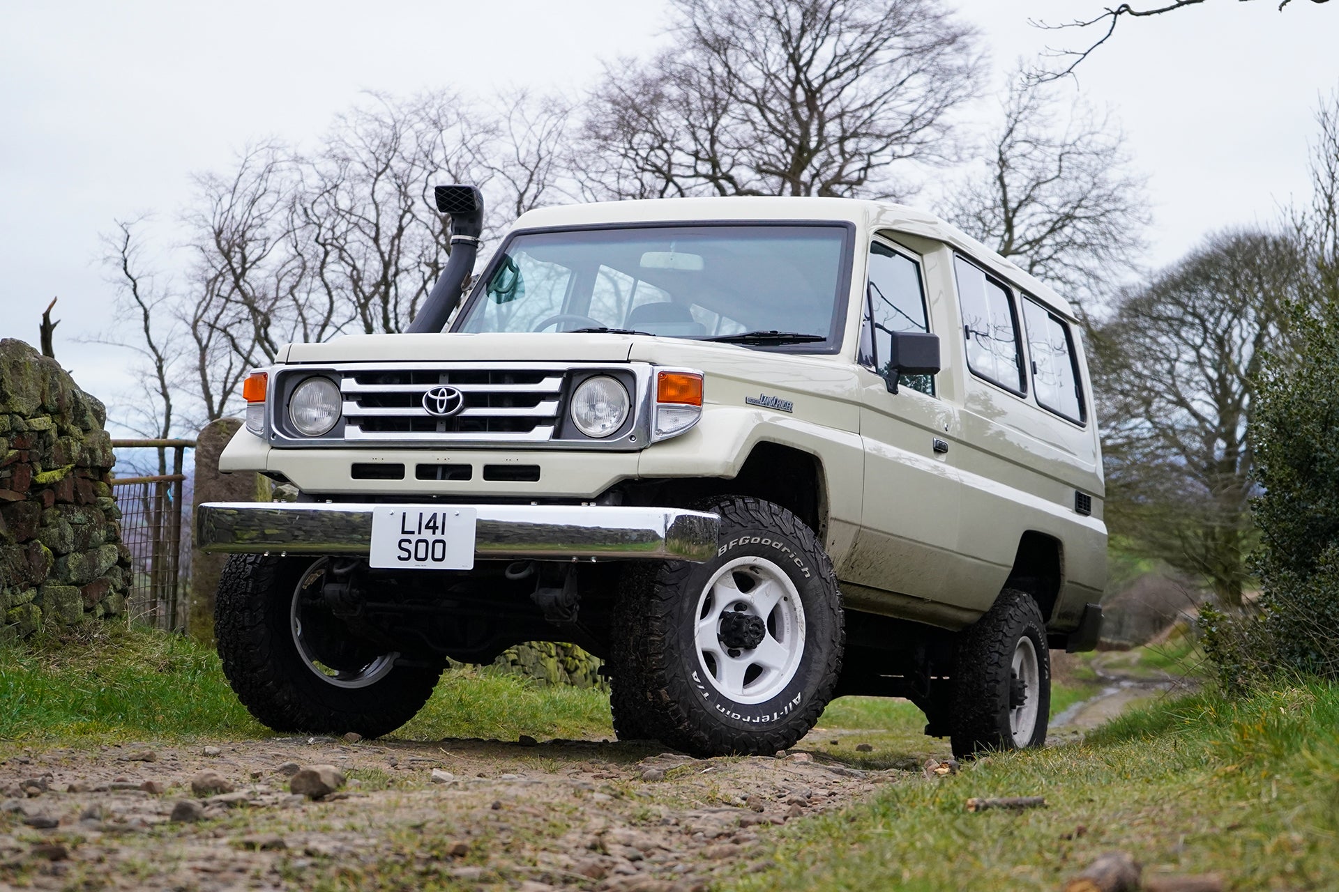 TOYOTA LAND CRUISER 75 TROOP CARRIER (1984+)