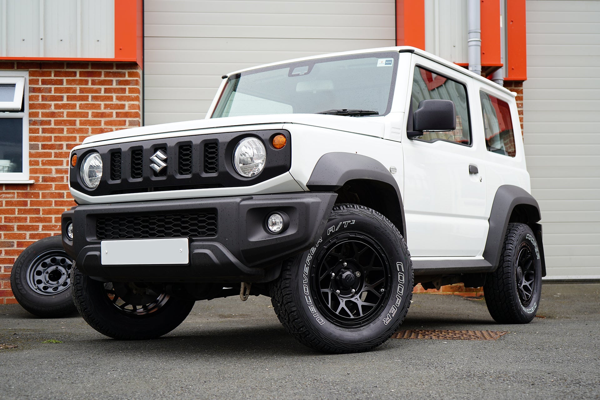 Suzuki Jimny with 16 Inch Magpie M-01 Wheels and Cooper Discoverer AT3 Tyres