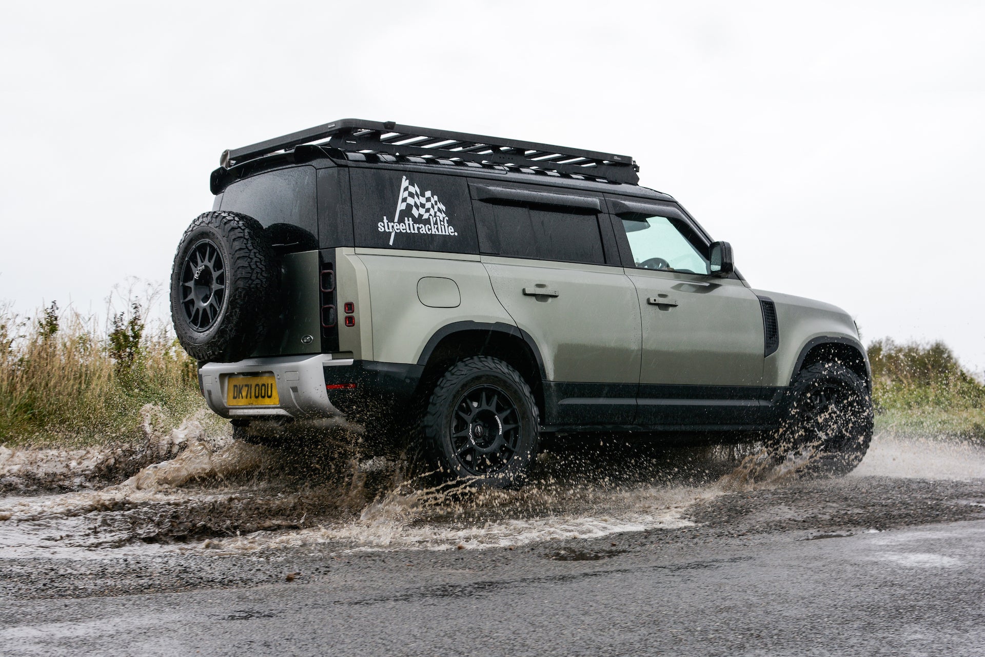 Land Rover Defender (2020+) D250 Hard Top with EVO Corse DakarZero 18" Wheels and Front Runner Slimline II Roof Rack