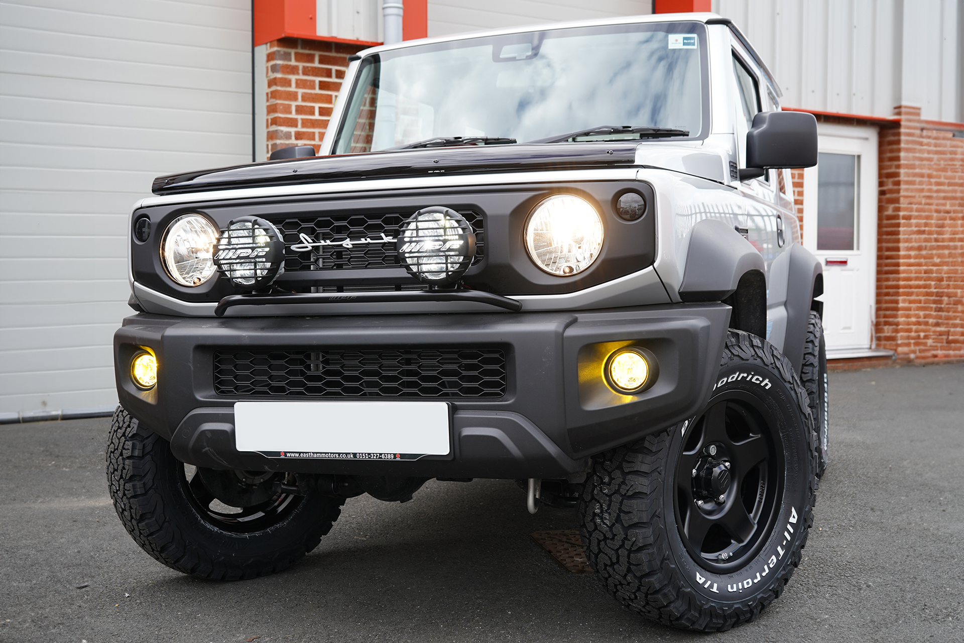 MODIFIED SUZUKI JIMNY STREET TRACK LIFE BRADLEY WHEELS BILSTEIN SUSPENSION LIFT KIT LED LIGHT UPGRADES BONNET GUARD PROTECTOR APIO JIMNYSTYLE FITTING SERVICE