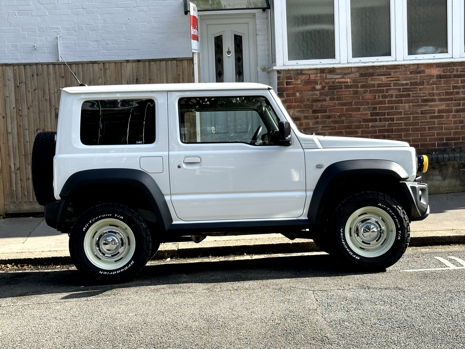 Suzuki Jimny (2018+) with DEAN Cross Country wheels