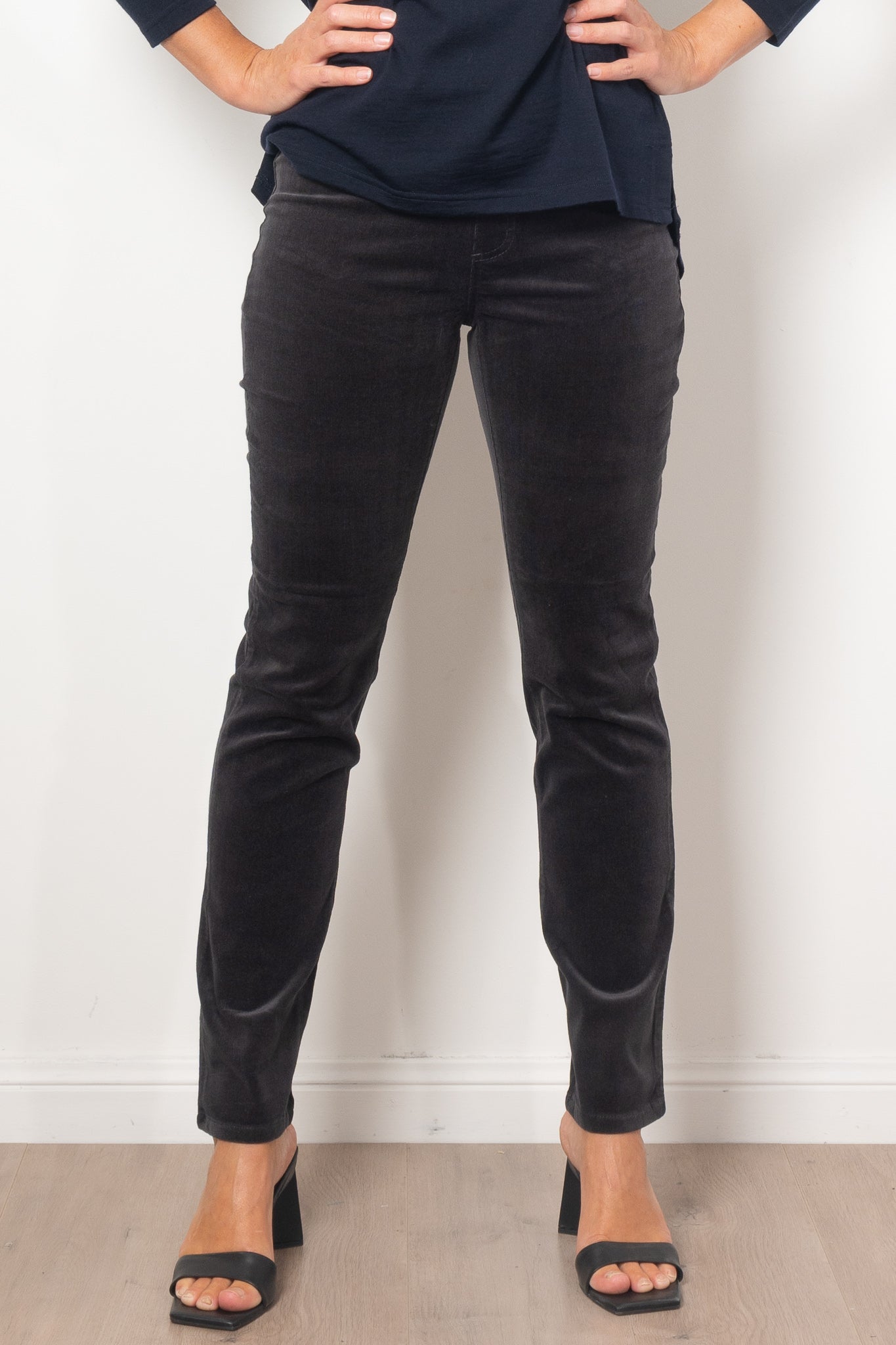 Vassalli Slim Straight Leg Corduroy Pant