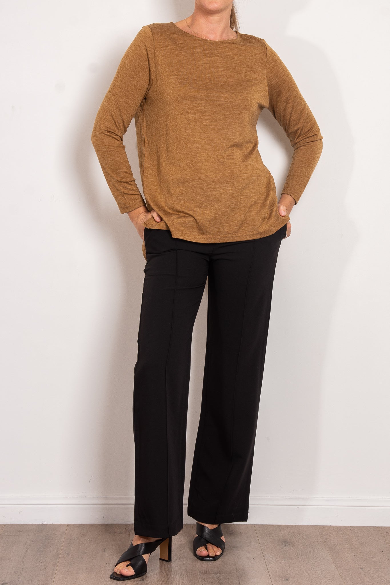 Vassalli Merino Back Button Top