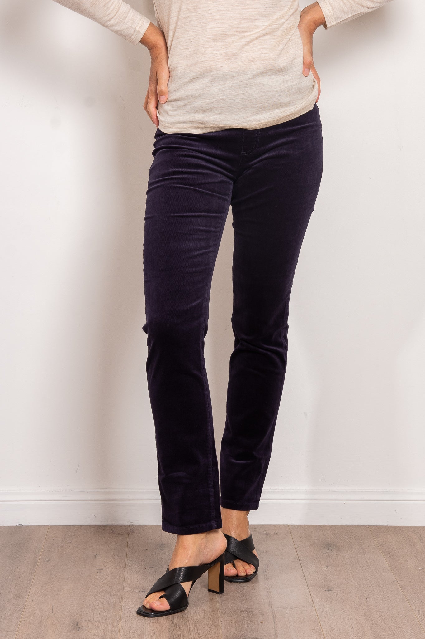 Vassalli Slim Straight Leg Corduroy Pant