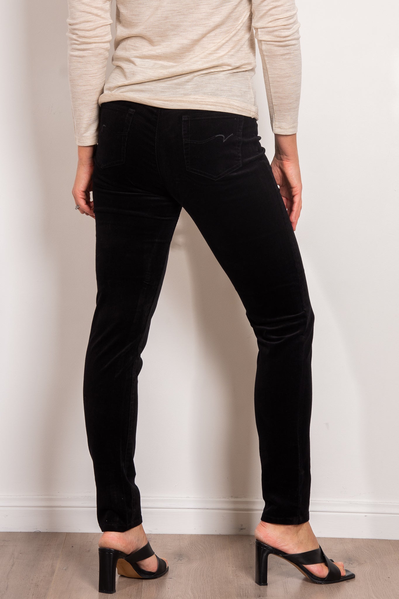 Vassalli Fine Skinny Corduroy Pull On Pant