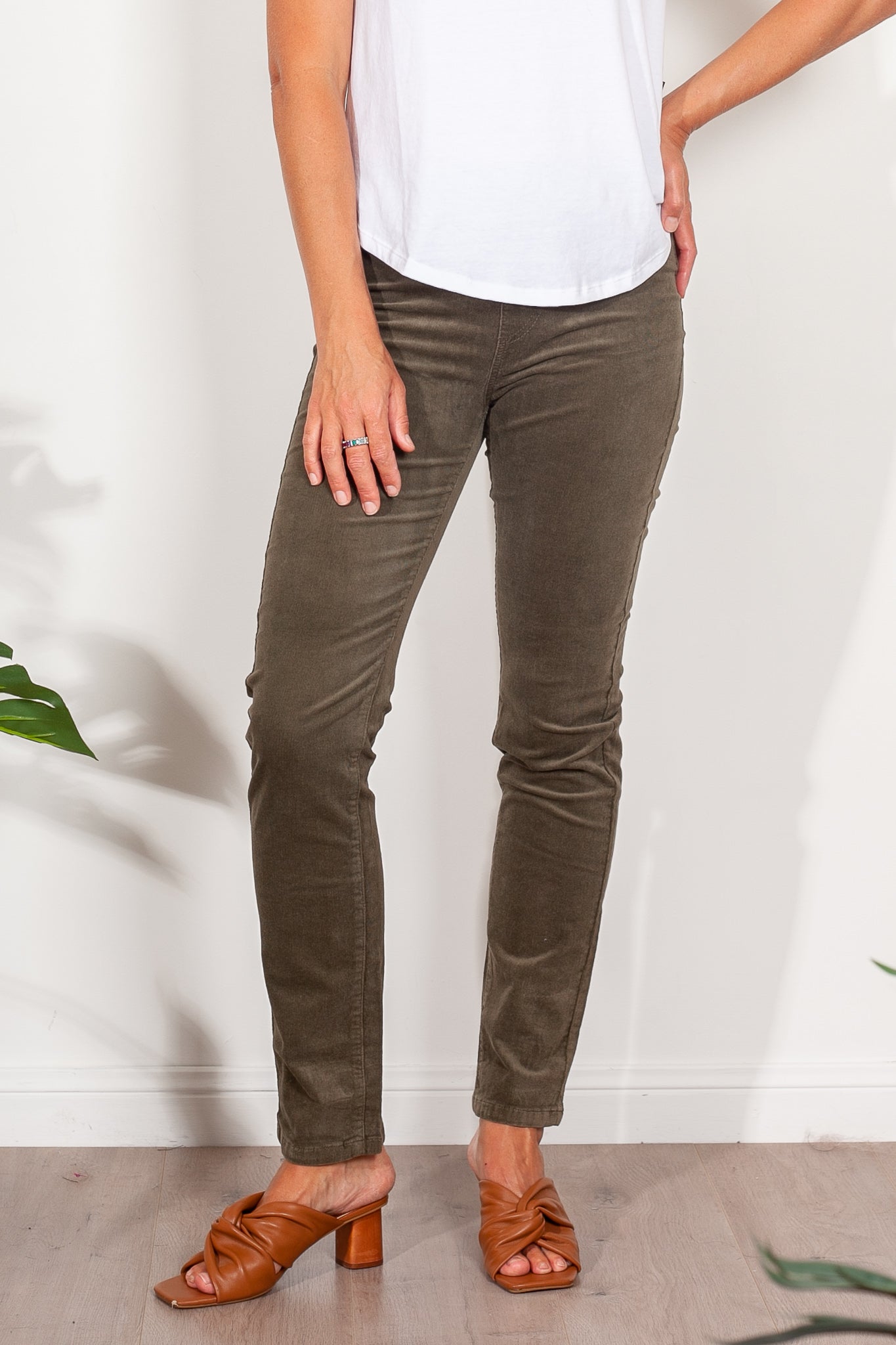 Vassalli Slim Straight Leg Corduroy Pant