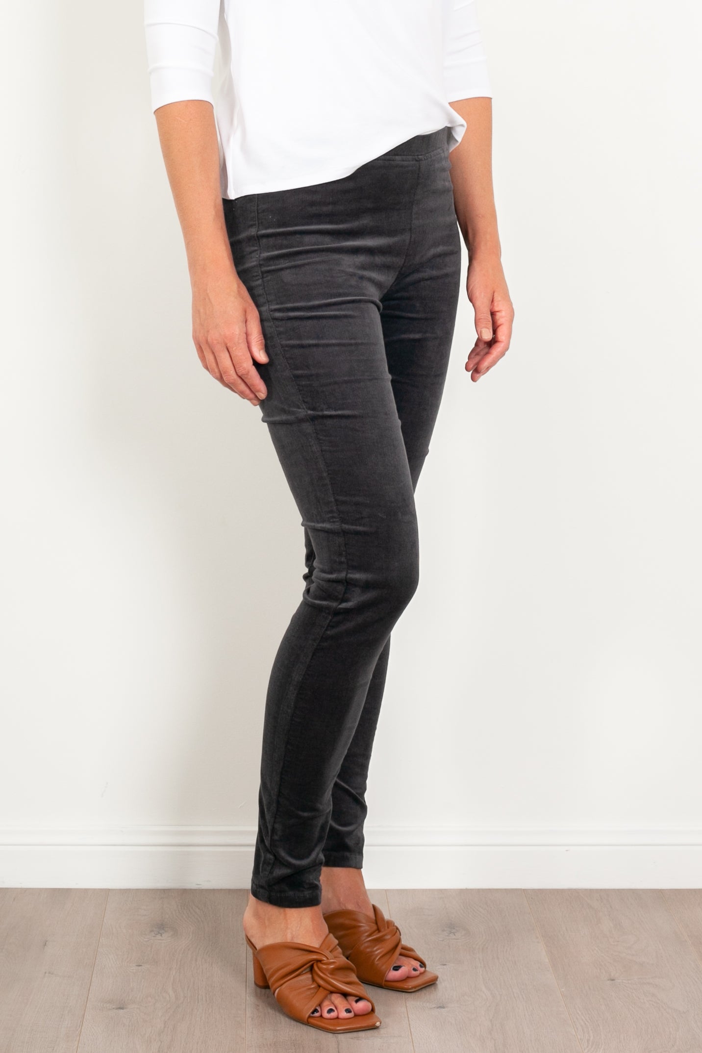 Vassalli Fine Skinny Corduroy Pull On Pant