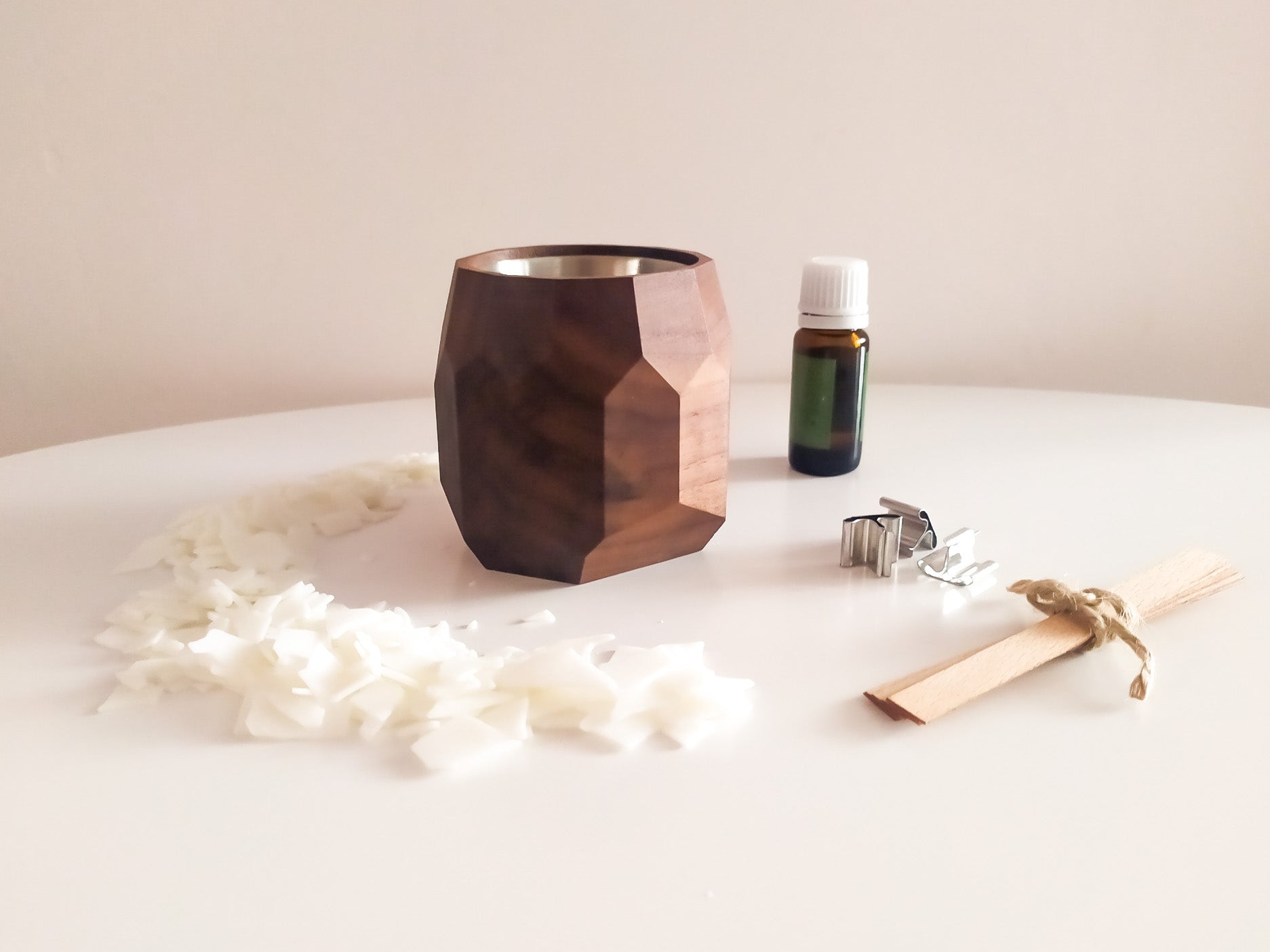 DIY Soy Candle In a Wooden Pot
