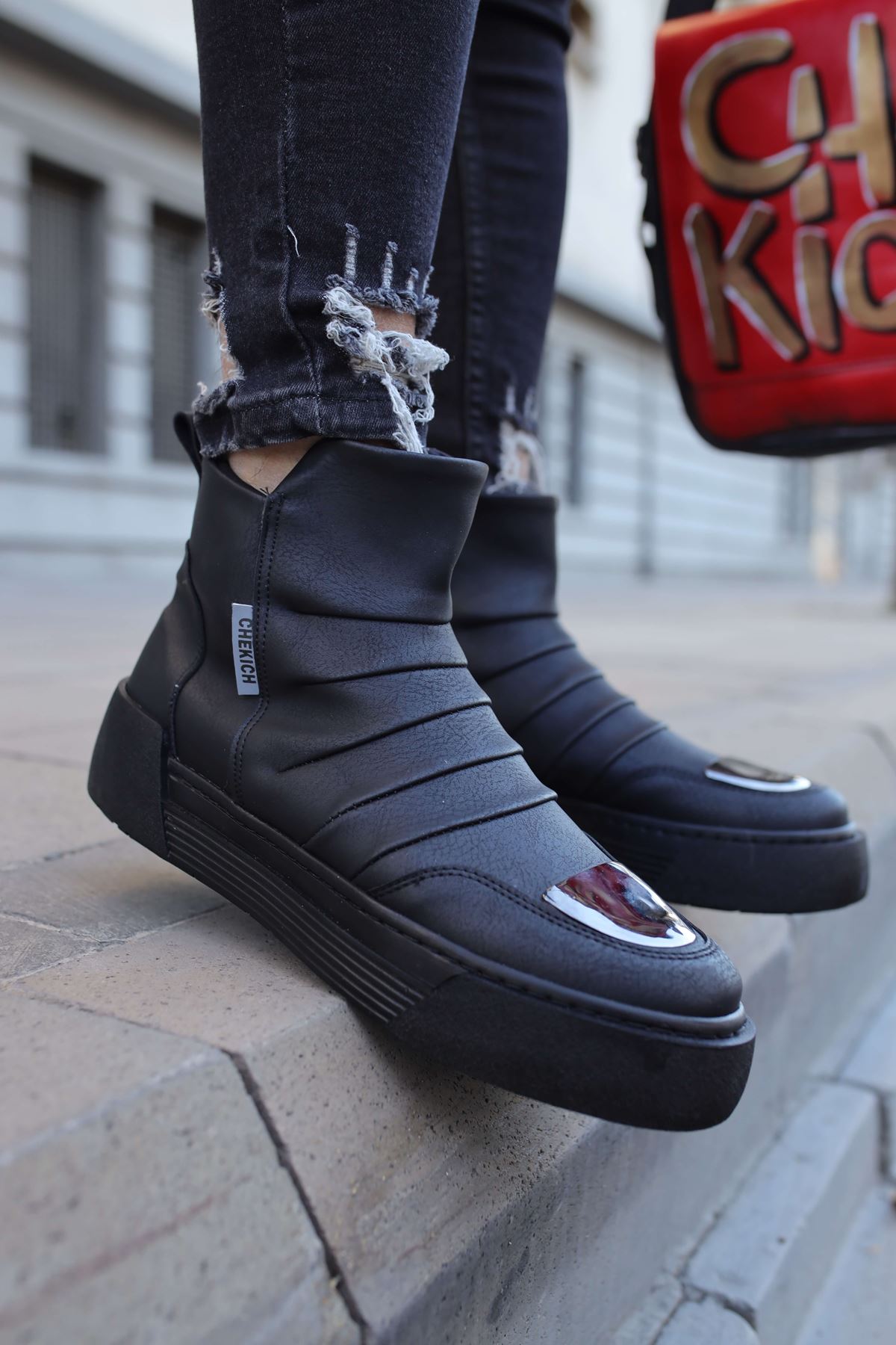 Black Mid Top Sneaker CH258