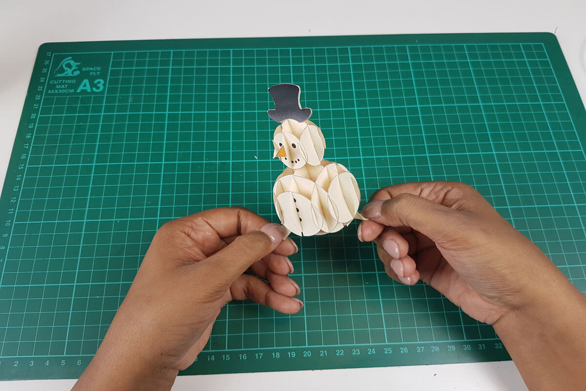 How To Make a 3D Christmas Pop Up Card - picture of finished 3D snowman pop up element