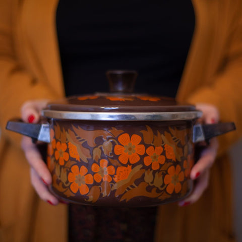 alt="vintage brown and orange floral enamel Swan casserole pan. Available from Bramble and Fox UK hygge homewares"
