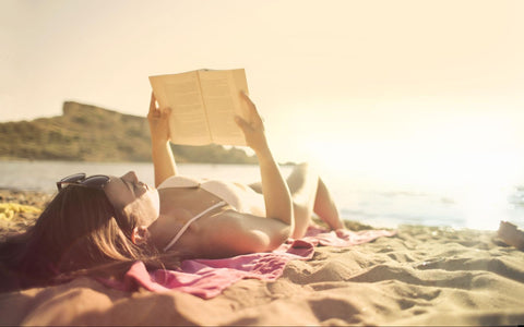 girl sunbathing after 3pm to avoid sunburn