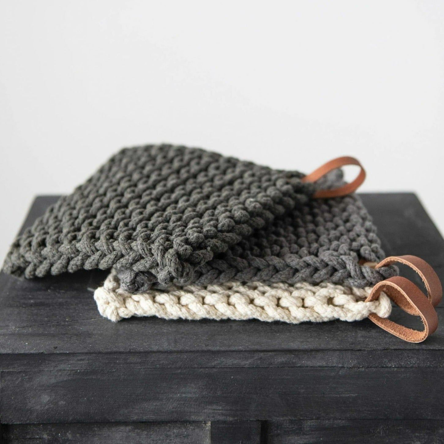 Leather Handled Crochet Pot Holder (Set of 3) – McGee & Co.