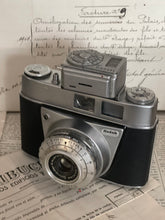 Load image into Gallery viewer, Vintage Kodak PRONTO Flash Camera.