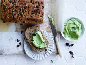 Avocado whip on seedy spelt bread02_sml