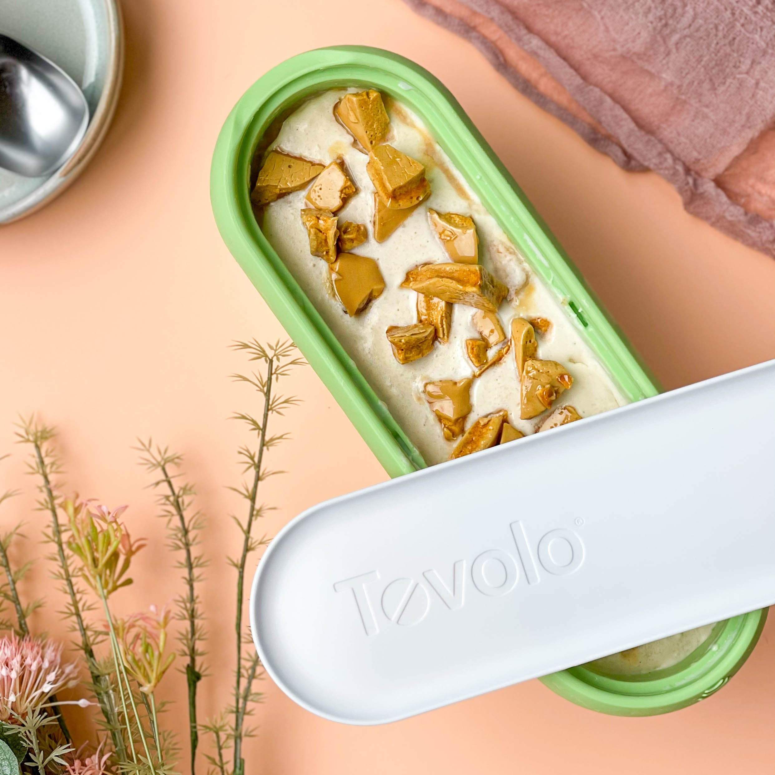 https://cdn.shopify.com/s/files/1/0091/9532/3470/products/thermomix-tovolo-glide-a-scoop-insulated-ice-cream-tub-storage-29535913083057.jpg?v=1628076472