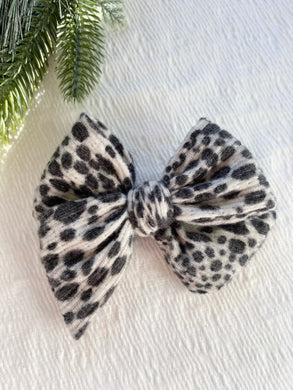 Soft Classic hand tied bow